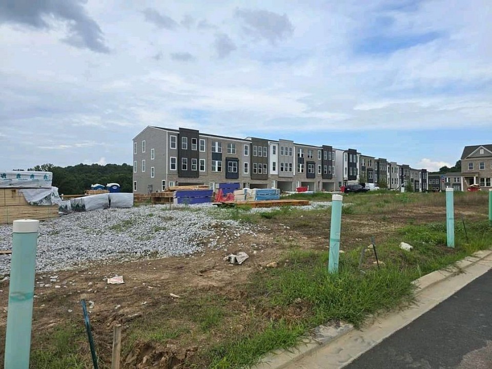 Nuestros proyectos están basados en la contrucción de casas, departamentos, centros comerciales, fraccionamientos, _ Así como también realizamos las remodelaciónes de los exteriores así como los Interiores de madera y concreto, estacionamientos, ampliaciones. También realizamos la reparación de madera, Porches terrazas y balcones, techos y revestimientos, y más